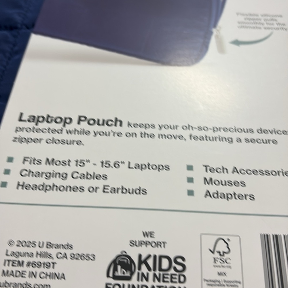 U Brands Green and Blue Quilted Laptop Sleeves - Picture 6 of 7
